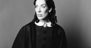Read more about the article ‘RuPaul’s Drag Race’ star Alaska takes on Mary Todd Lincoln in ‘Oh, Mary!’ at Ahmanson Theatre