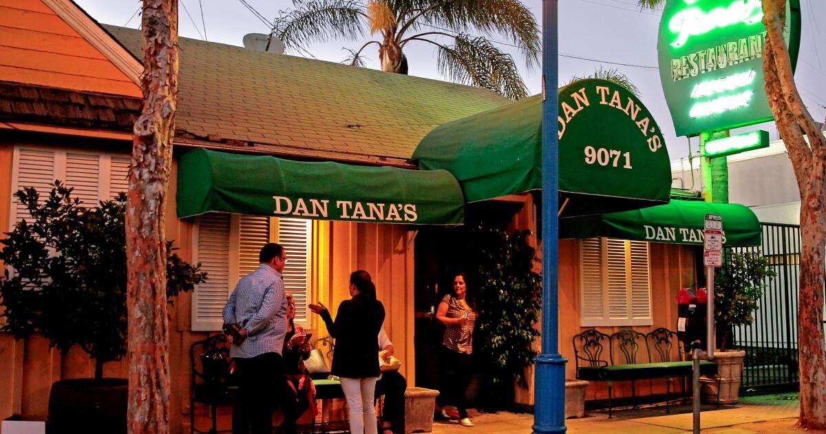 Read more about the article Why celebs from Adam Sandler to Linda Ronstadt fell in love with Dan Tana’s