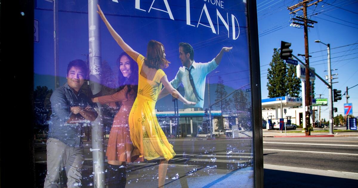 Read more about the article Ryan Gosling’s ‘La La Hand’ is finally fixed in the new ‘La La Land’ poster