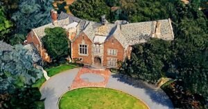 Read more about the article Wayne Manor from TV’s ‘Batman’ lists for $32 million in Pasadena