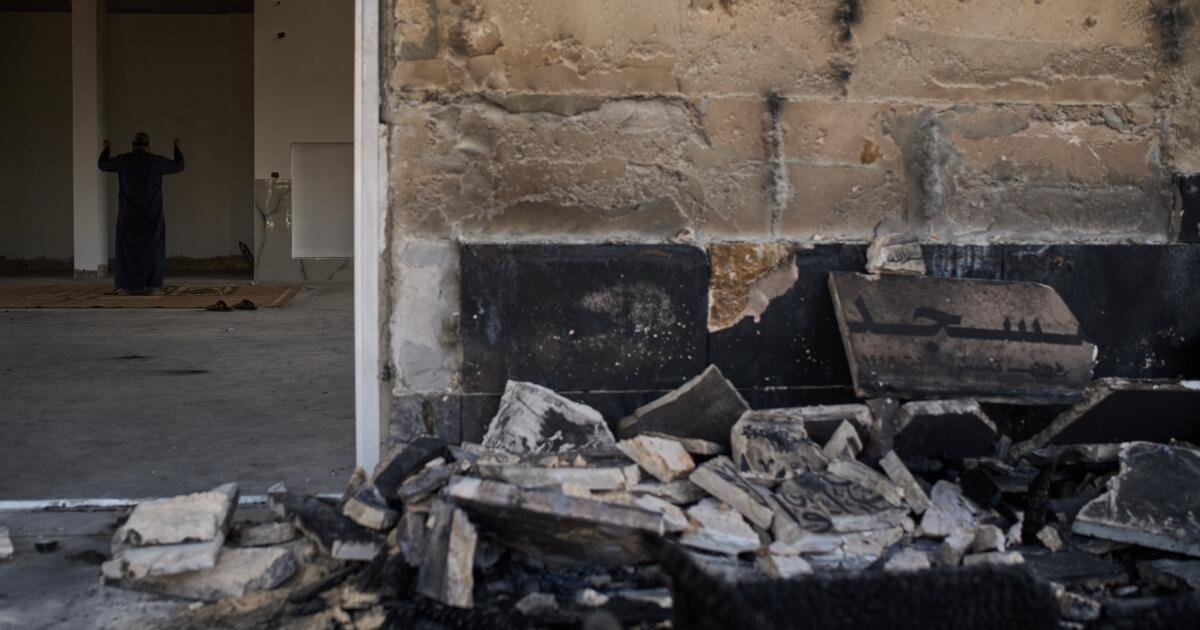 You are currently viewing 2 mosques in the West Bank are set on fire during a deadly surge in settler violence