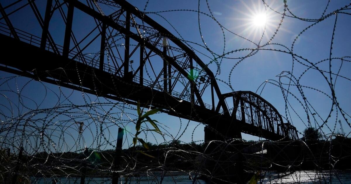 You are currently viewing Trump administration pushes tougher English rules for Mexican train crews crossing into the U.S.