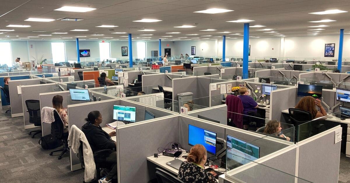 Read more about the article Thousands of customer service workers face the axe as AI takes over