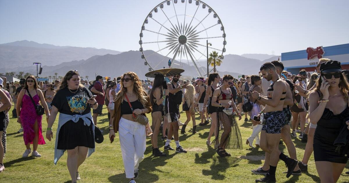 Read more about the article 14 fun desert side quests for when you’re not at Coachella or Stagecoach