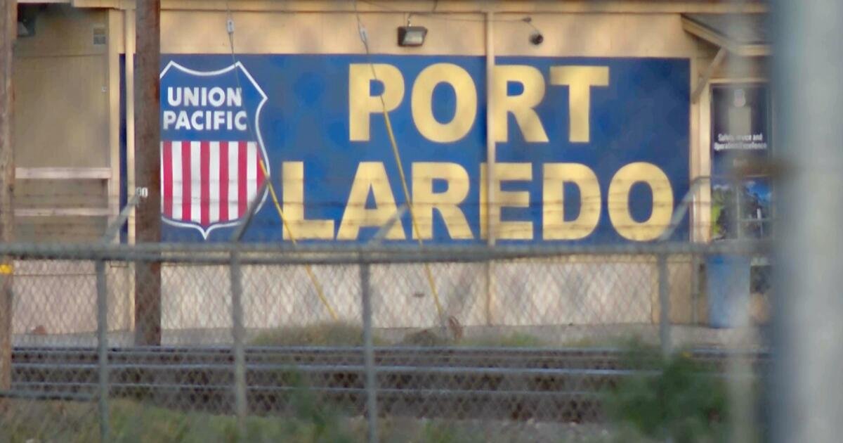 Read more about the article 11 indicted in smuggling deaths of 7 migrants in rail cargo container in Texas