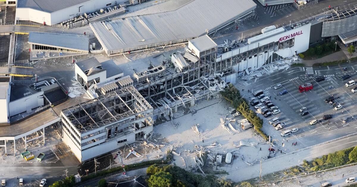 You are currently viewing 7.1 magnitude quake shakes Japan. People are missing after a shopping center collapses