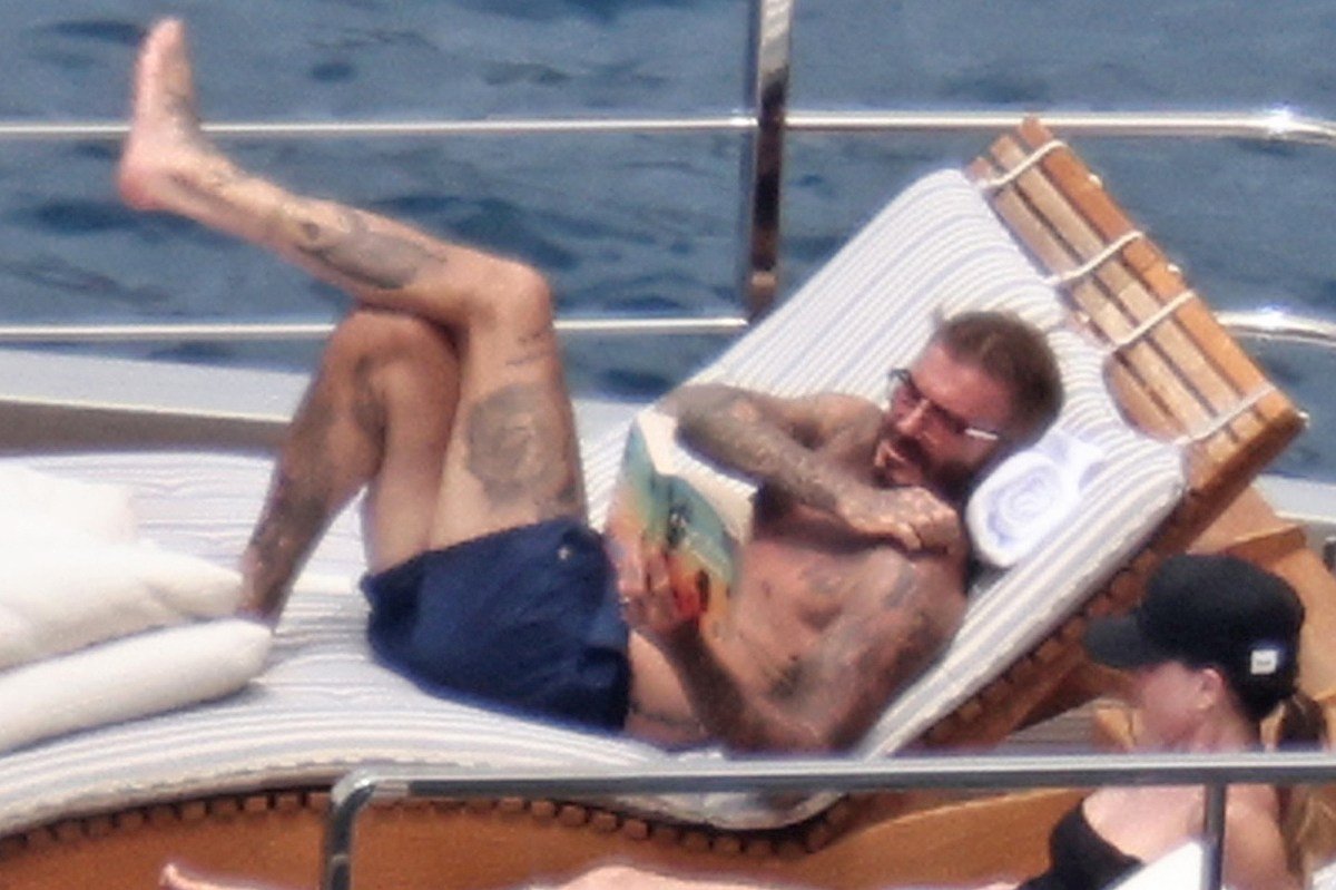 You are currently viewing David and Victoria Beckham enjoy yacht getaway and more star snaps