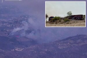 Read more about the article Fast-moving wildfire explodes in SoCal, forcing evacuations