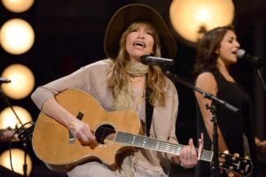 Read more about the article ‘You’re So Vain’ singer Carly Simon, 83, diagnosed with Parkinson’s disease