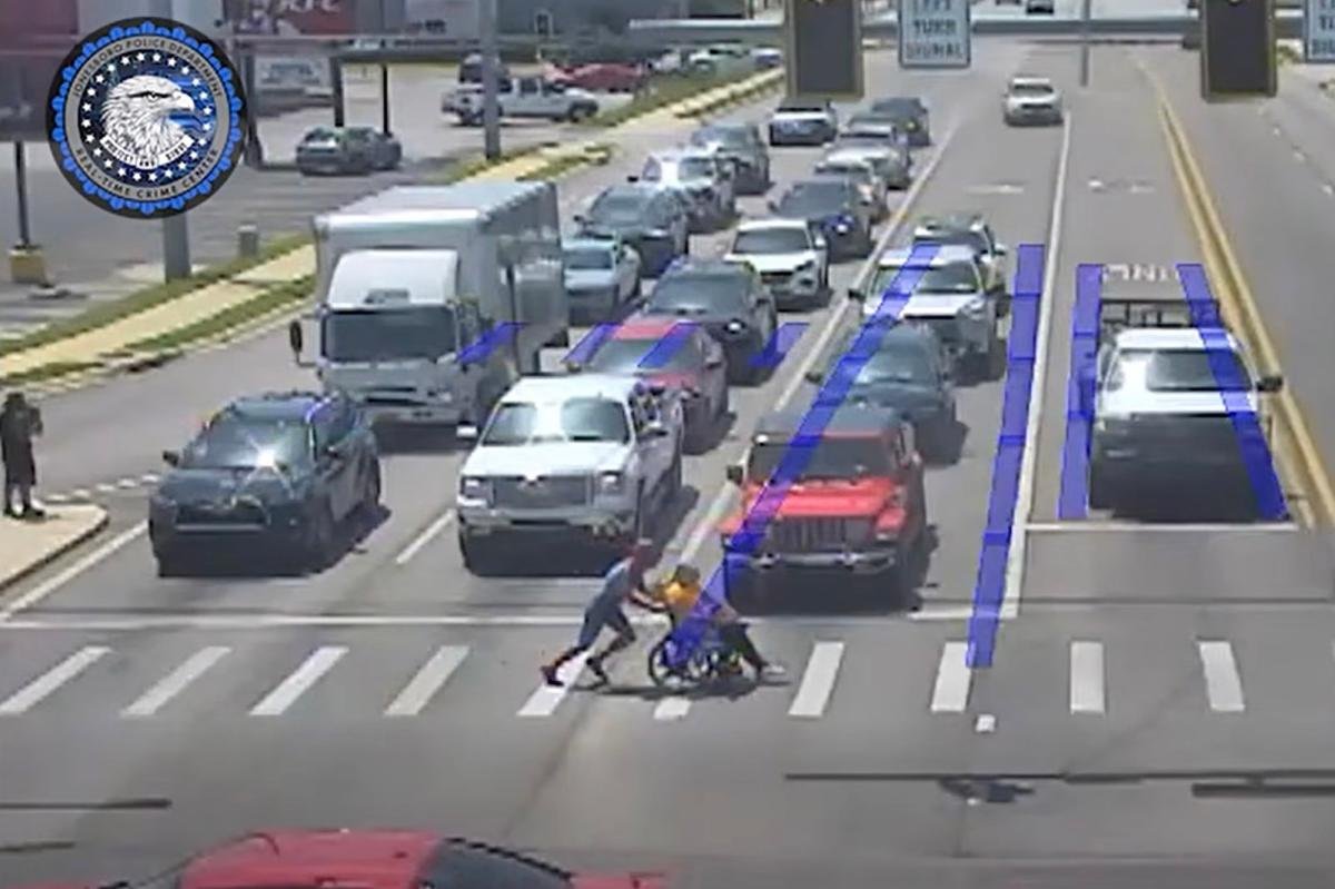 Read more about the article âSpider-Manâ superhero, 20, saves the day helping man in wheelchair pass six lanes of traffic