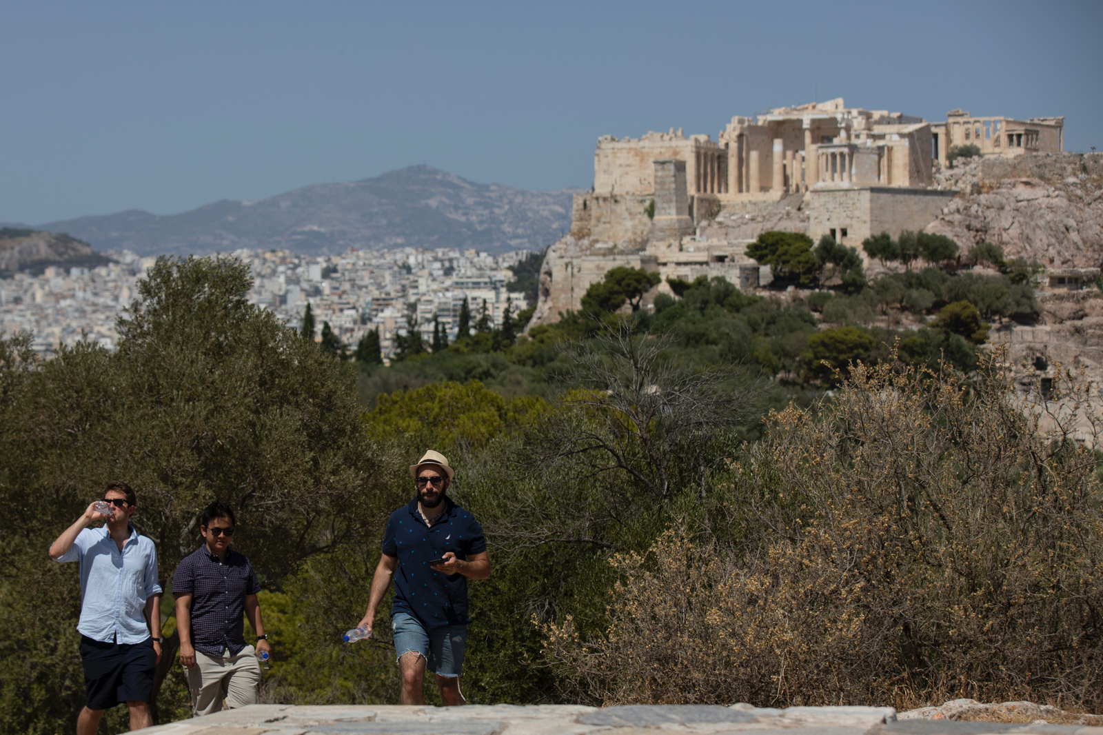 Read more about the article Knife attack near Athens Acropolis injures American tourist couple