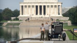Read more about the article Lincoln Memorial Reflecting Pool drained for repairs after vandalism
