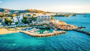 Read more about the article Paros wildfire threatens to reignite as strong winds sweep Greek island