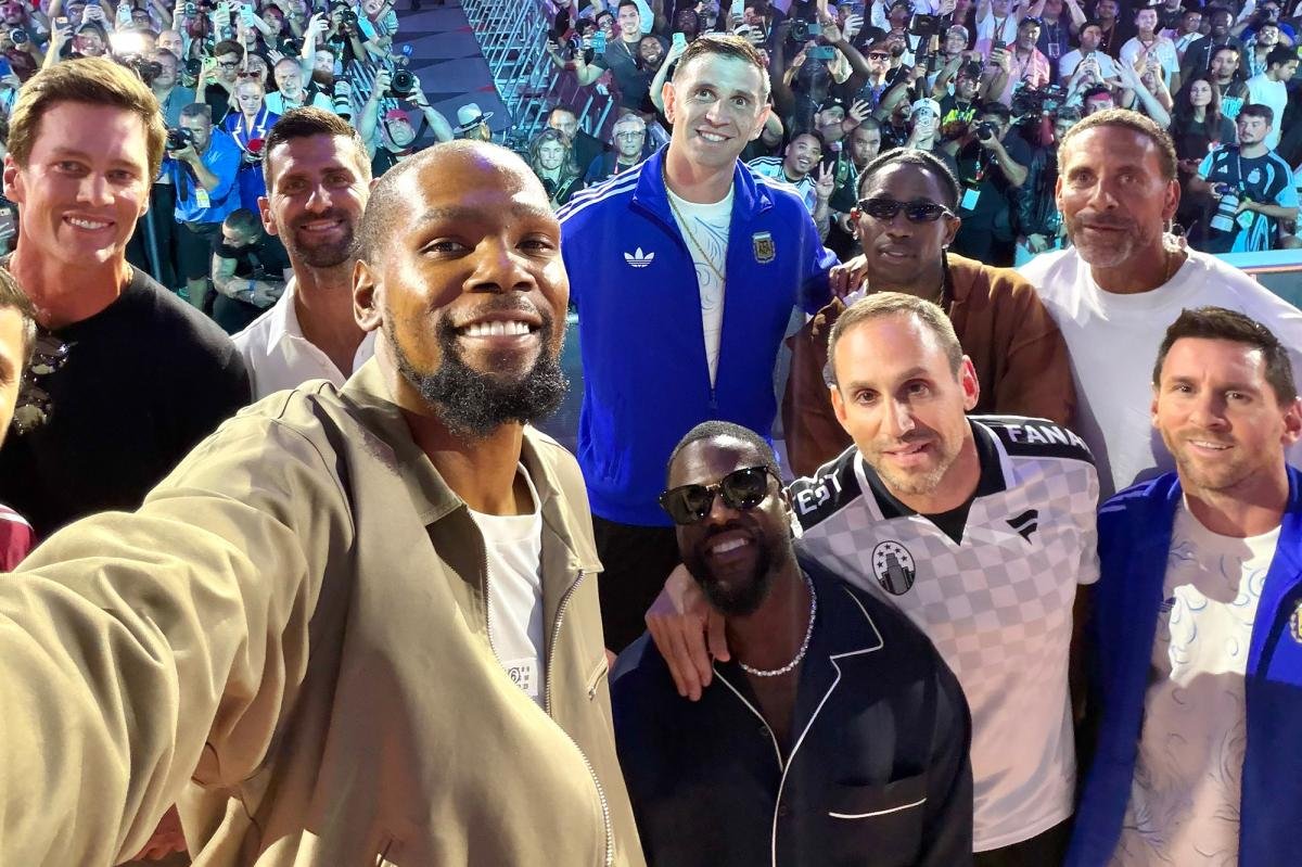 You are currently viewing Kevin Durant shockingly ignores Lionel Messi, Argentina soccer team at Fanatics Fest