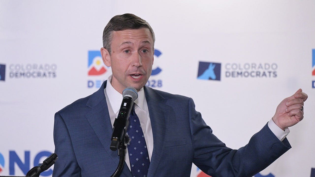 You are currently viewing DNC Chair Ken Martin accused of throwing phone at aide, HR complaint filed