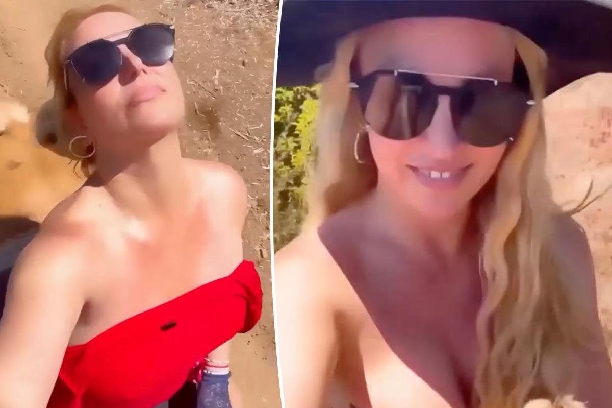 You are currently viewing Britney Spears suffers wild wardrobe mishap while horseback riding