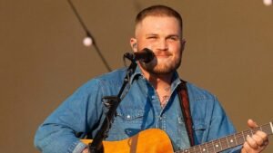 Read more about the article Zach Bryan surprises fans with unreleased acoustic performance of ‘Walk Backwards’ on YouTube