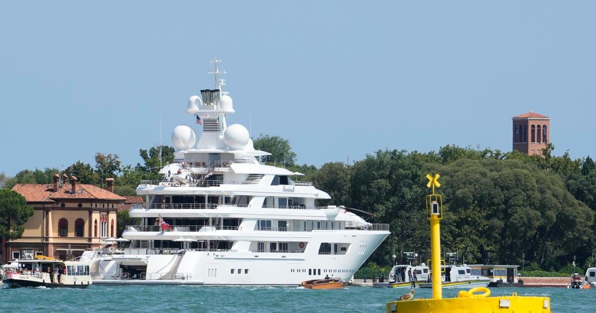 Read more about the article Trump’s envoy faces protests in Venice on latest stop of super-yacht diplomacy tour