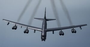 Read more about the article Drive to keep B-52 flying for 100 years stalls on engine and radar woes