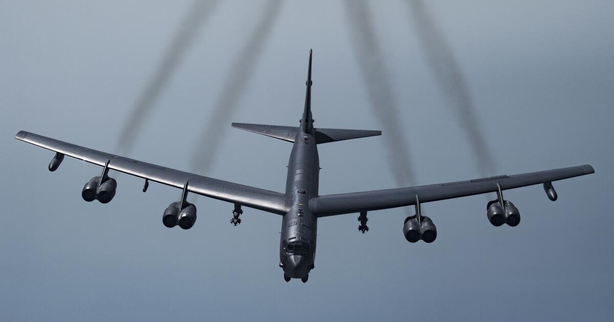 You are currently viewing Drive to keep B-52 flying for 100 years stalls on engine and radar woes