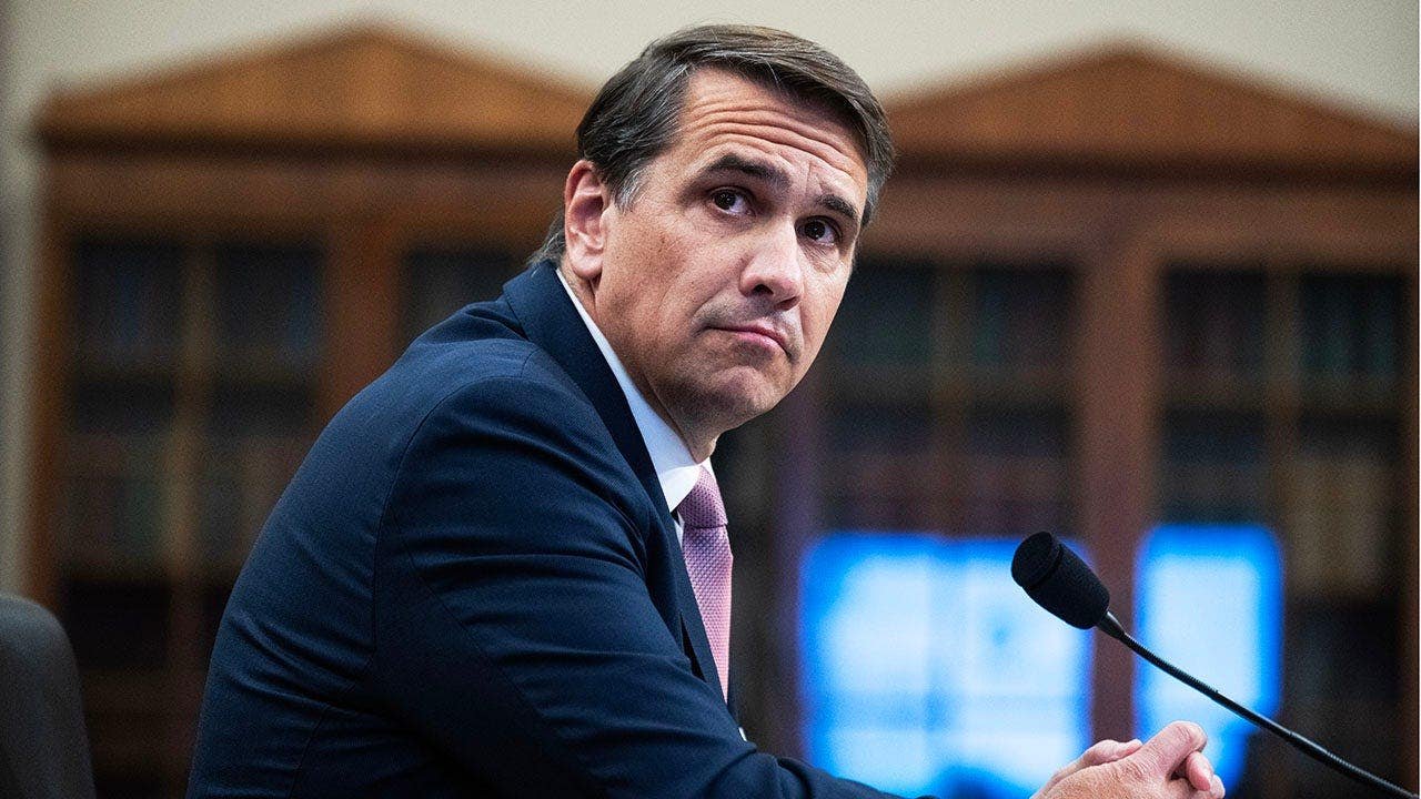 You are currently viewing Court-appointed U.S. attorney sues Trump over firing after 54 minutes