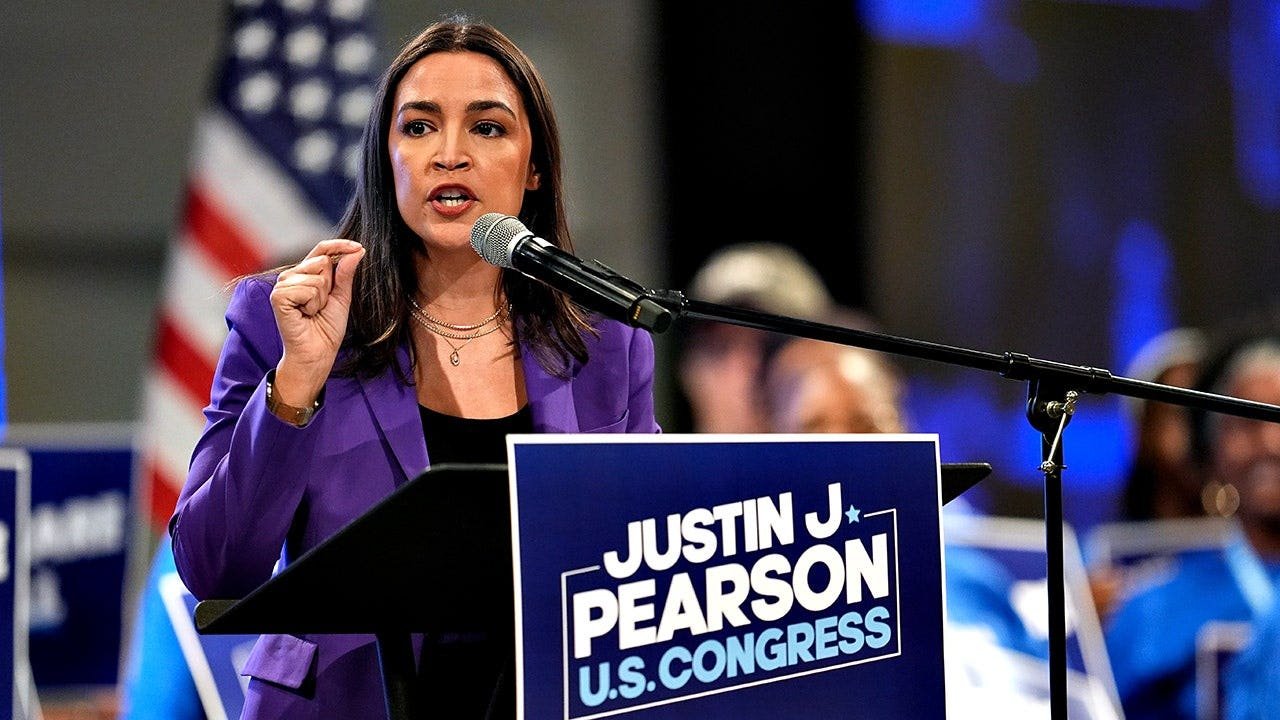 Read more about the article AOC accused of fake accent at a Memphis rally, compared to Harris