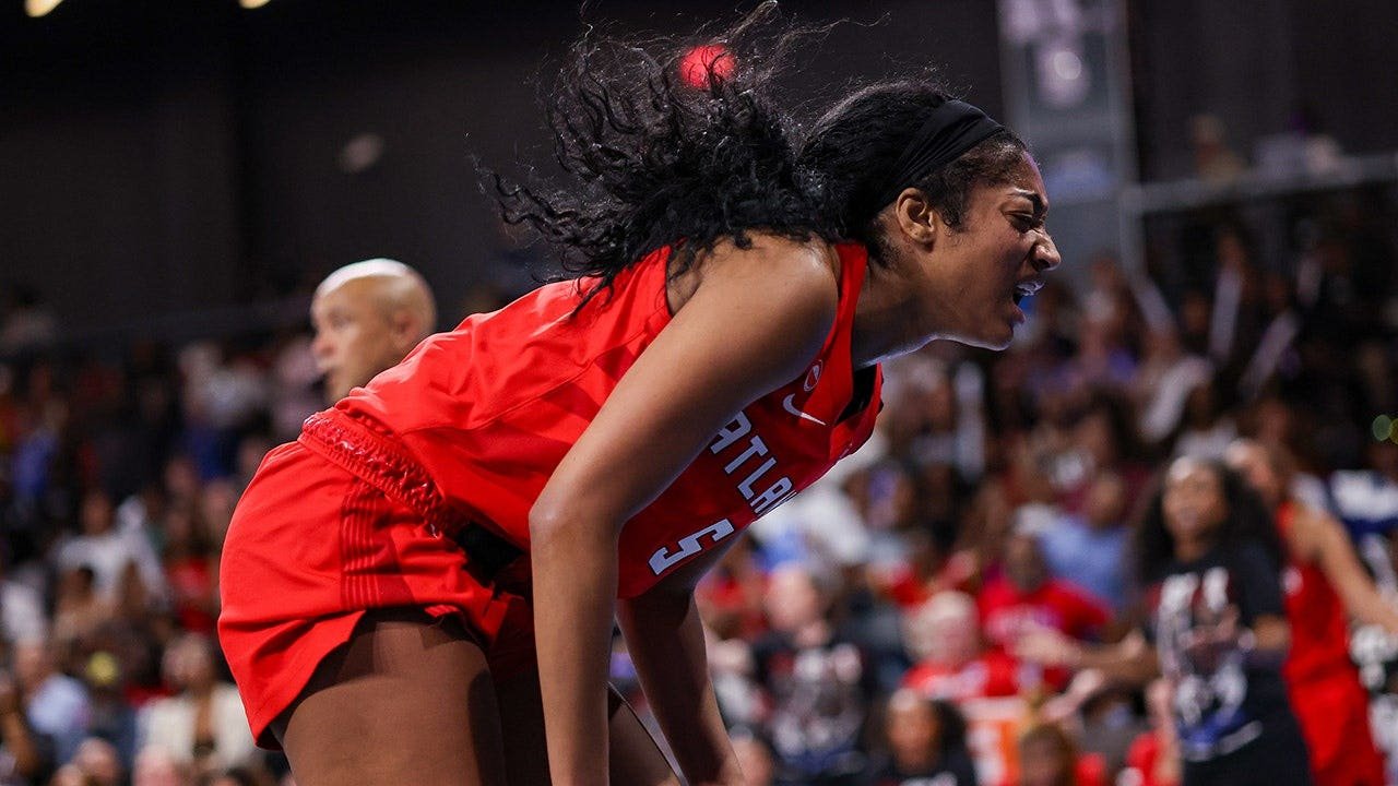 Read more about the article Angel Reese exits game with injury after posting pathetic stat line against former team