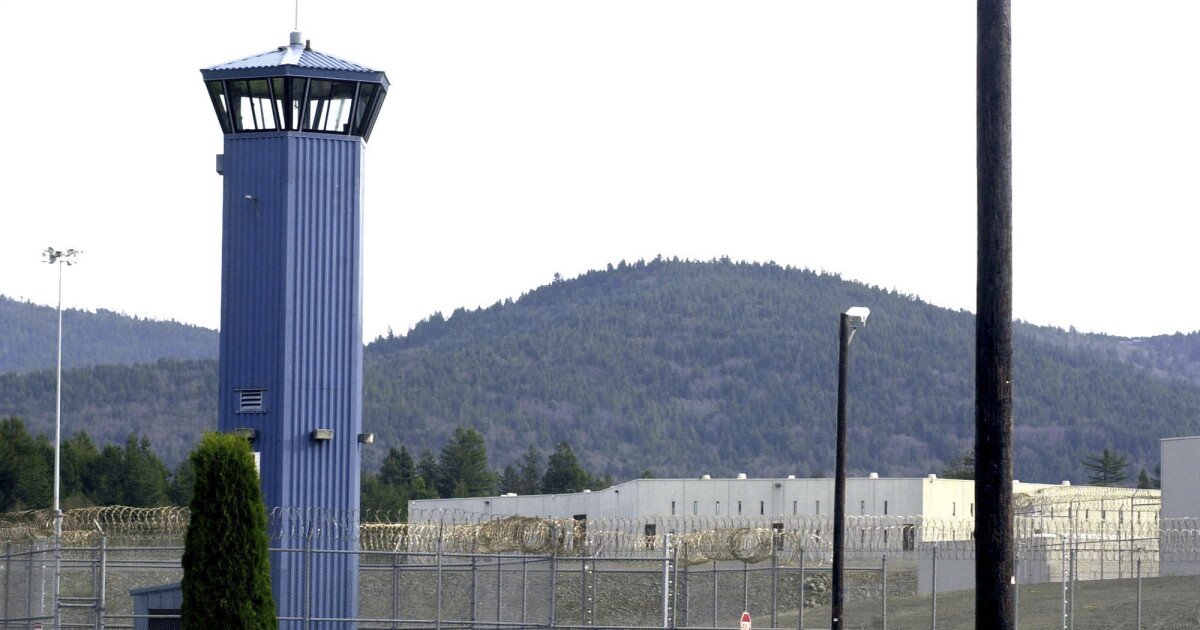 You are currently viewing Why California prisons are using their own employees as human fire alarms