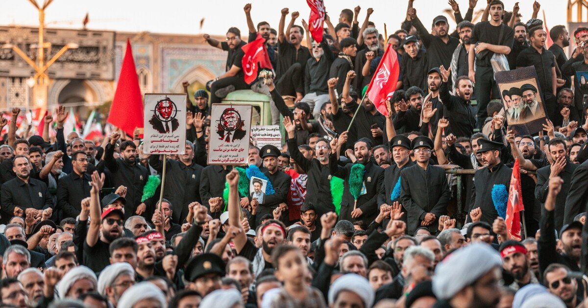 You are currently viewing Trump threatens Iran after Ayatollah Ali Khamenei’s funeral saw calls for his killing