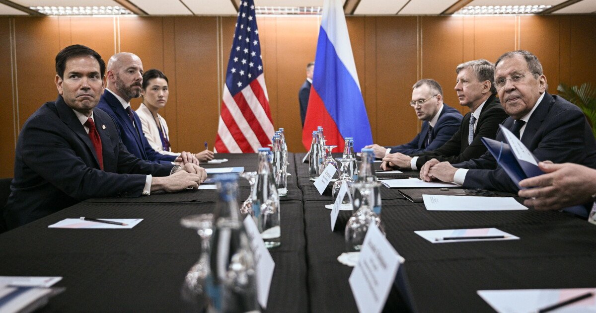 You are currently viewing Rubio says U.S. is ready to help end war in Ukraine but no quick deal ahead