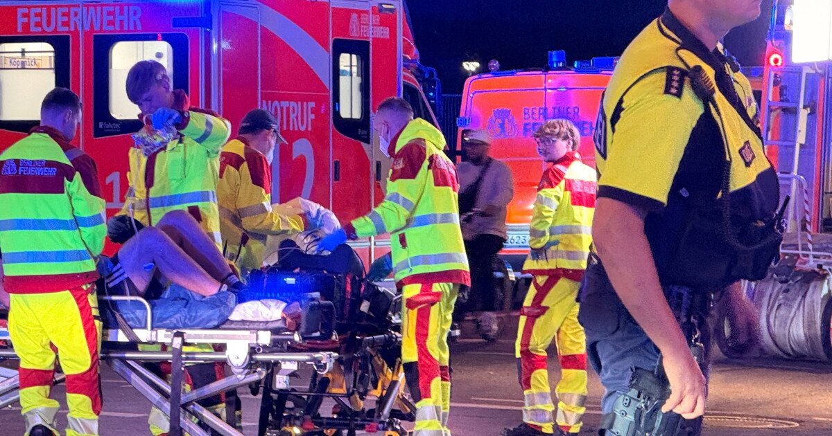 Read more about the article One dead, several injured after vehicle plows through crowd at Berlin Pride event
