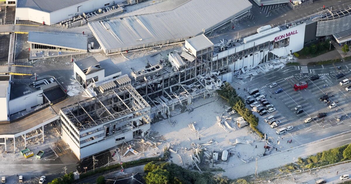 Read more about the article A 7.1 quake hits Japan’s Kyushu, trapping people in a collapsed shopping mall