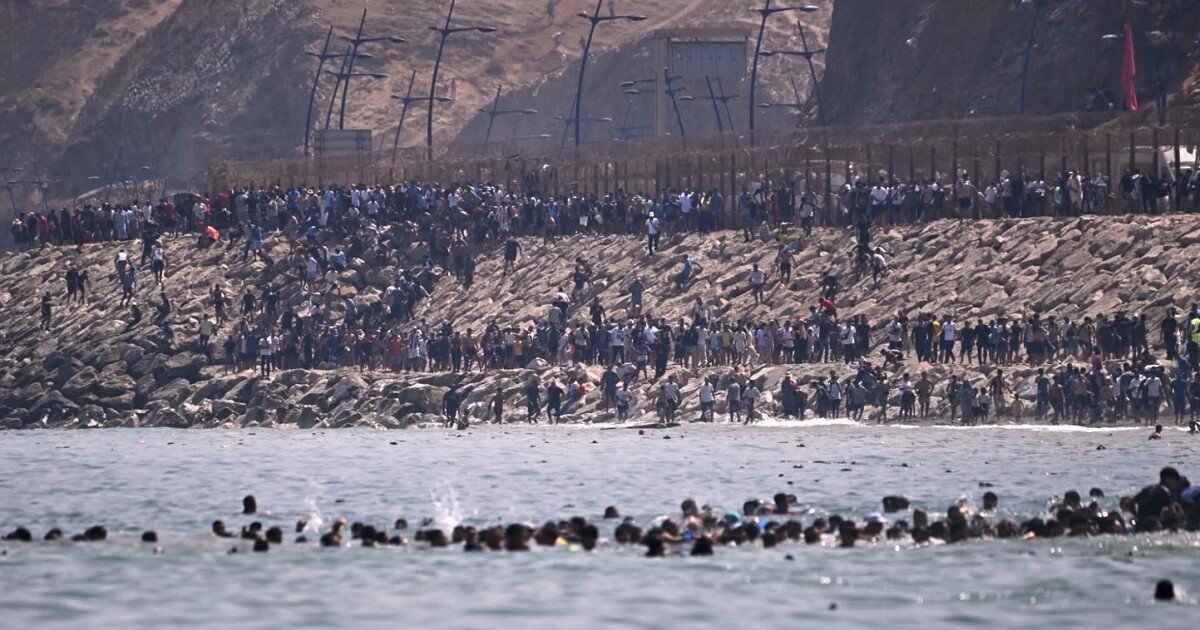 Read more about the article Spain deploys military to Ceuta after thousands of people breach Morocco’s border