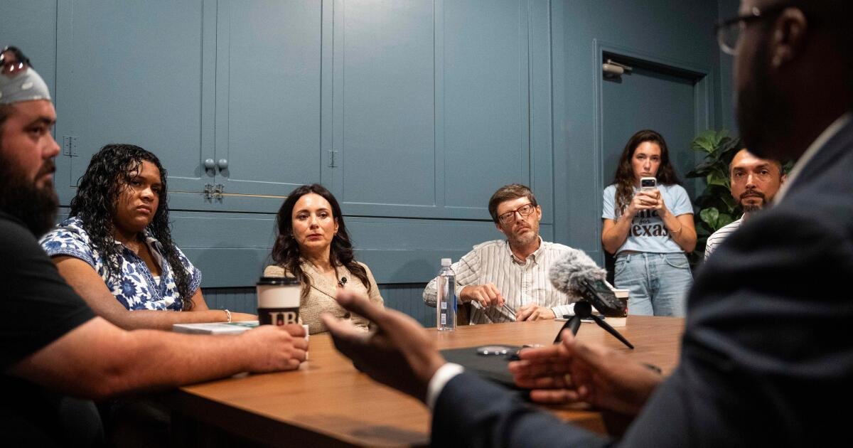 You are currently viewing Democrats seize on AI data center backlash that’s dividing rural Republicans in places like Texas