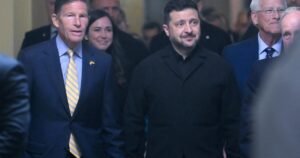 Read more about the article Ukraine says it hits 2 major Russian oil refineries hours after Zelensky’s meeting with Trump