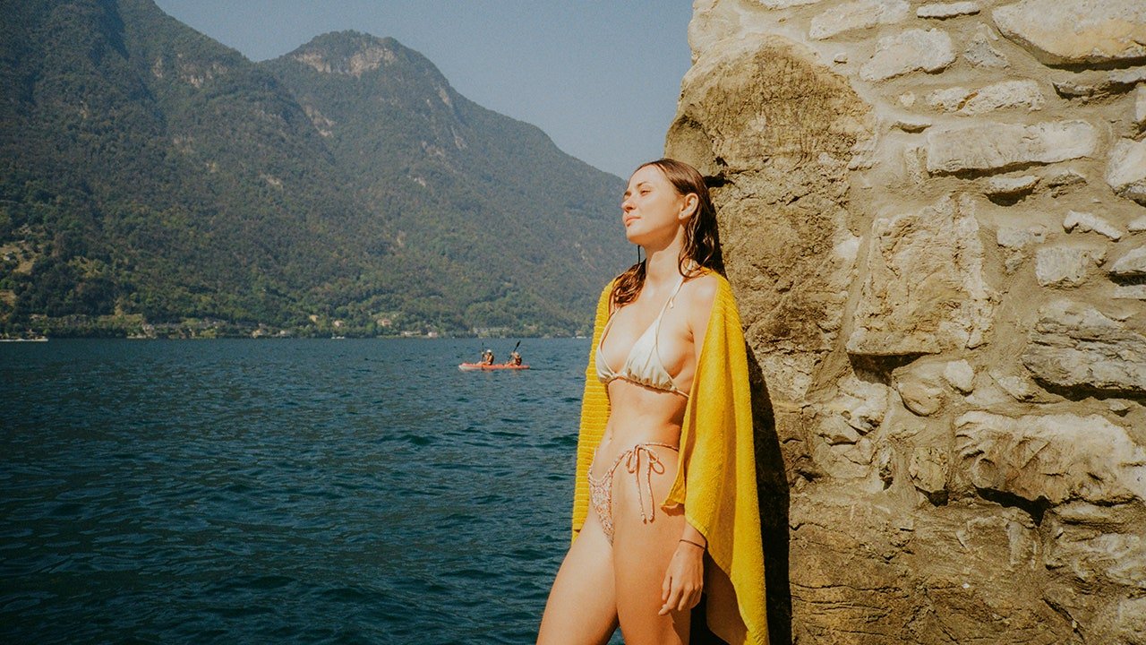 You are currently viewing Tourists in Varenna face fines for not covering bikinis off the beach
