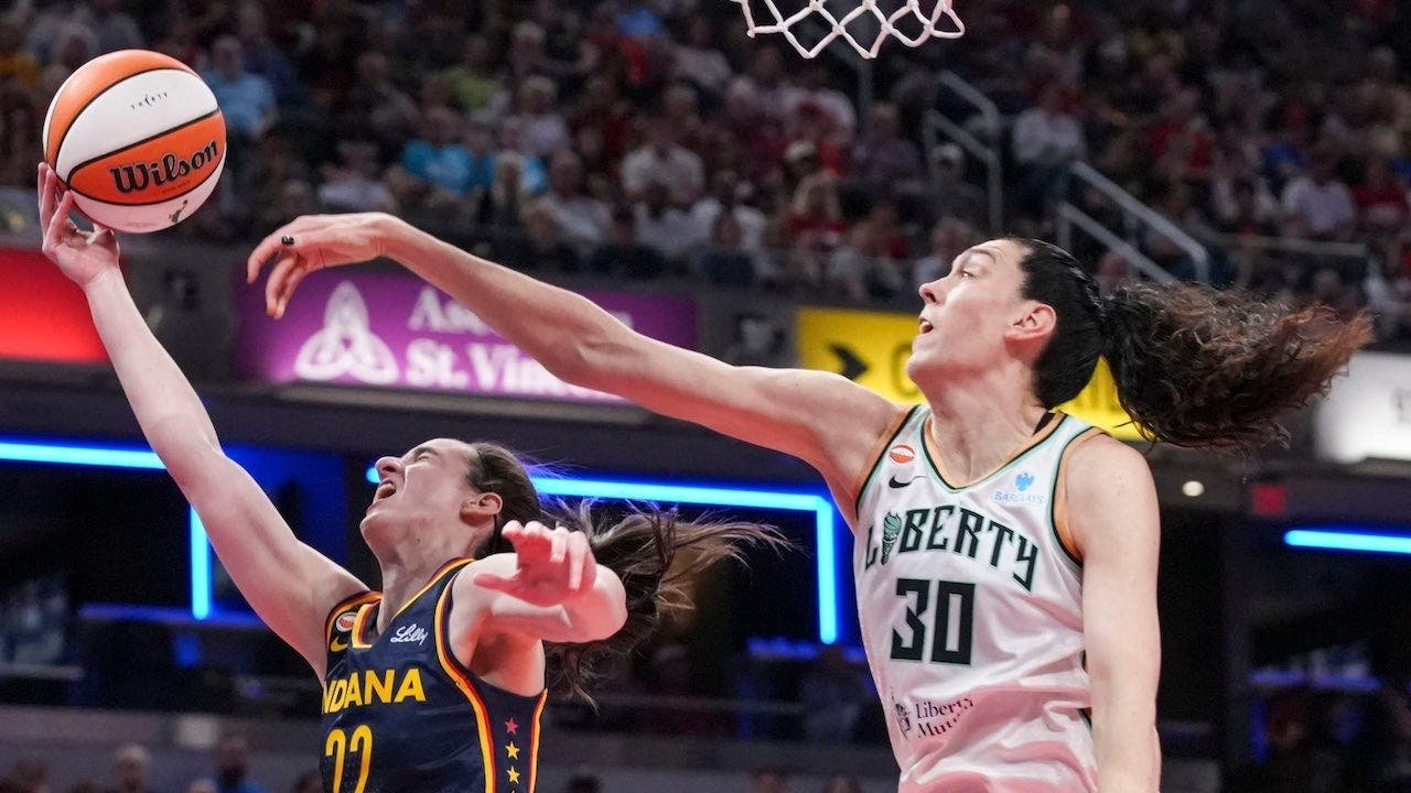 Read more about the article Caitlin Clark smacked in the face by WNBA legend after getting foul that could trigger fine in big win