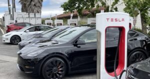 Read more about the article Californians sour on Newsom’s push to ban gas-powered cars
