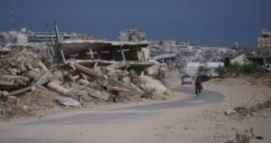 Read more about the article Hamas says it will disarm if Israel halts strikes and withdraws from Gaza, but obstacles remain