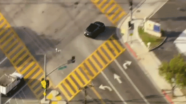 Read more about the article High-speed Range Rover chase of fleeing suspect ends in Montebello
