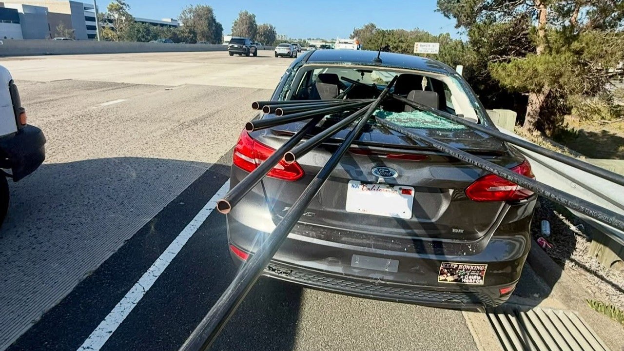 Read more about the article California driver survives after metal pipes pierce car in highway crash