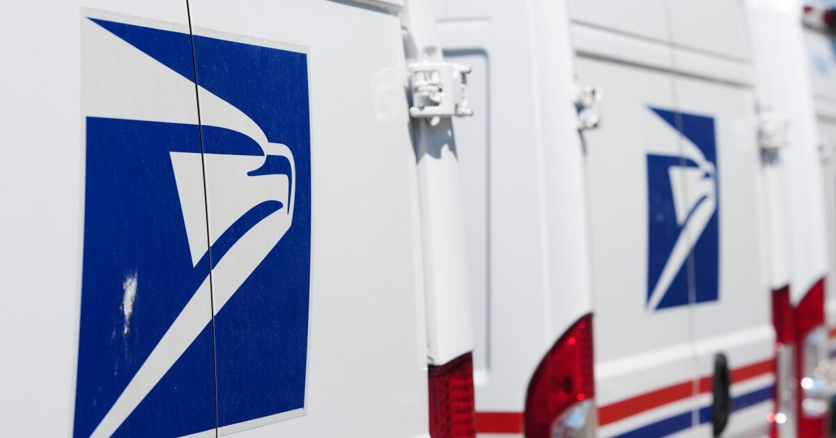 You are currently viewing Trump’s attacks on mail balloting and concerns over delays turn midterms spotlight on Postal Service