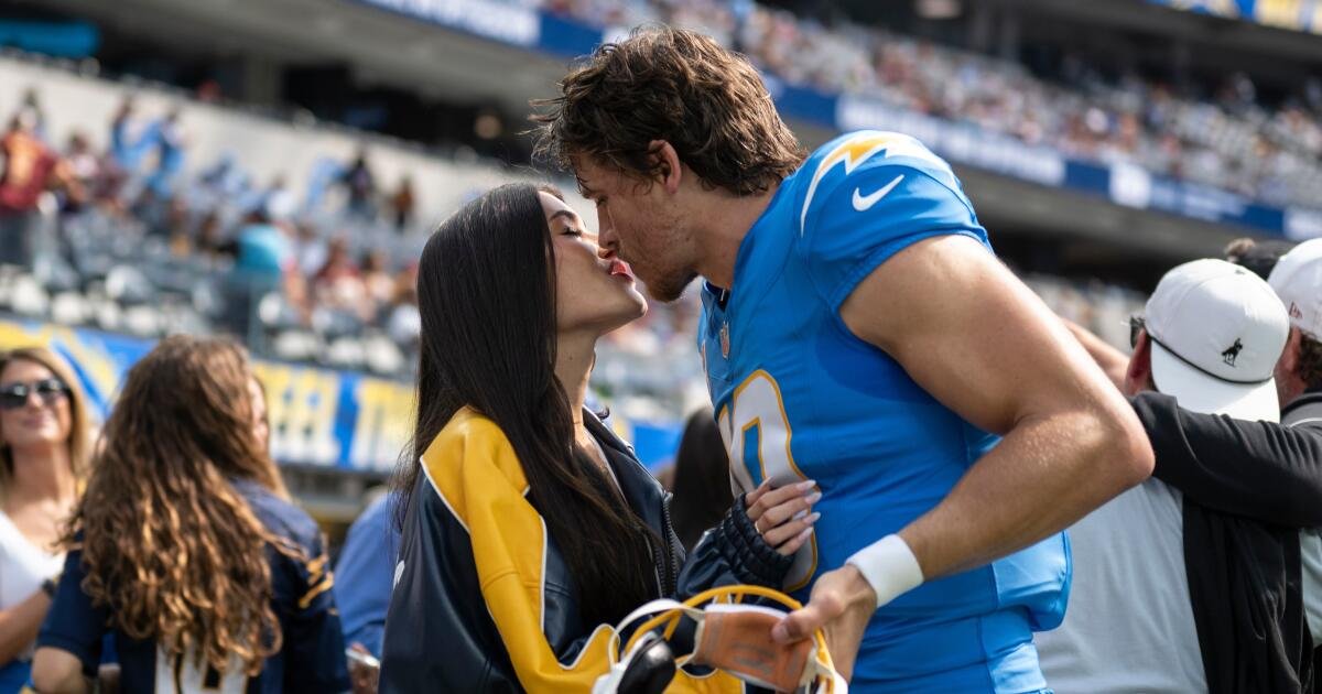 You are currently viewing Chargers QB Justin Herbert and singer Madison Beer announce their engagement