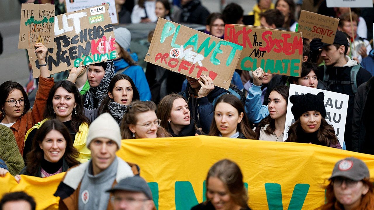 Read more about the article Europe risks losing its industrial base over climate policy, minister warns