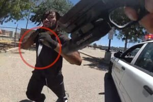 Read more about the article Chilling bodycam video captures moment suspect stabs LA County deputy before fatal shooting