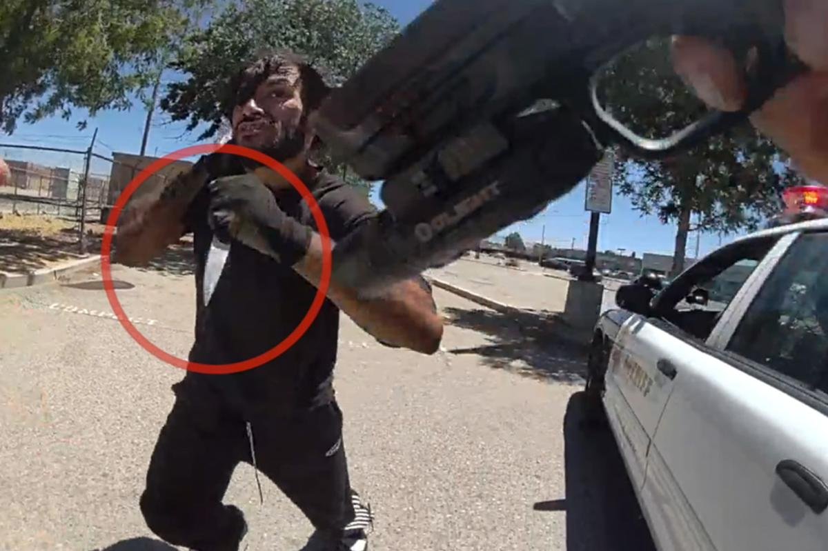 You are currently viewing Chilling bodycam video captures moment suspect stabs LA County deputy before fatal shooting