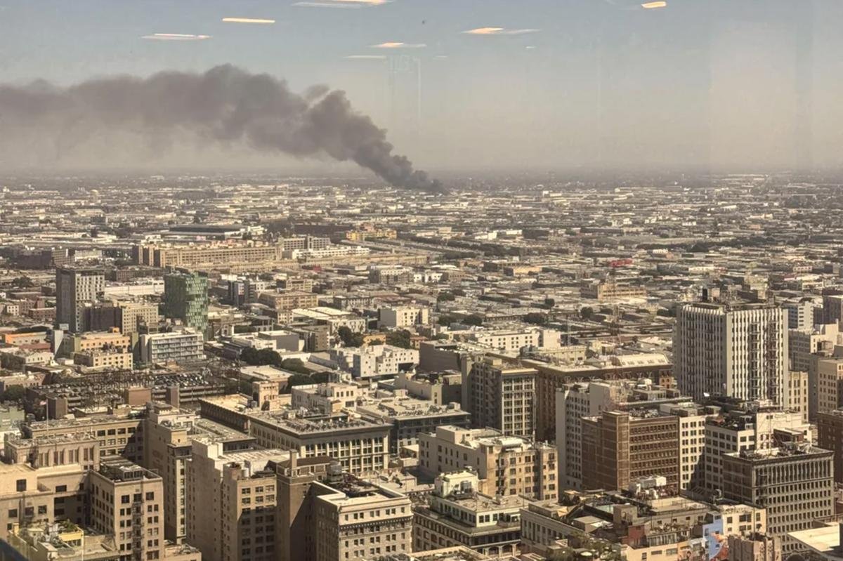 You are currently viewing Warehouse fire breaks out near site of Boyle Heights disaster
