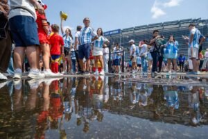 Read more about the article Fans entering MetLife stadium stuck in ‘total chaos’ ahead of World Cup final