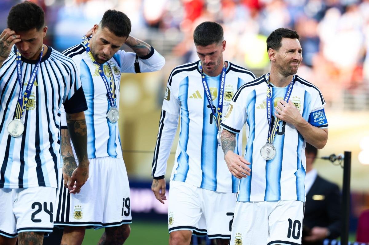 Read more about the article Lionel Messi, Argentina players all skip post-match interviews after poor showing in World Cup loss