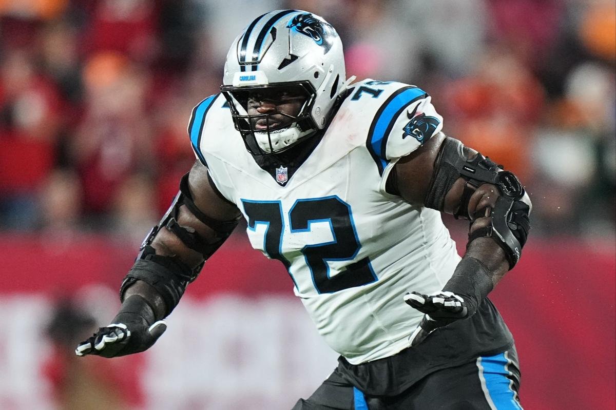 You are currently viewing Panthers’ Taylor Moton out for start of regular season with blood clot in lung